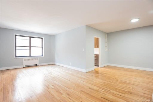 Image 1 of 10 for 325 Main Street #2D in Westchester, White Plains, NY, 10601