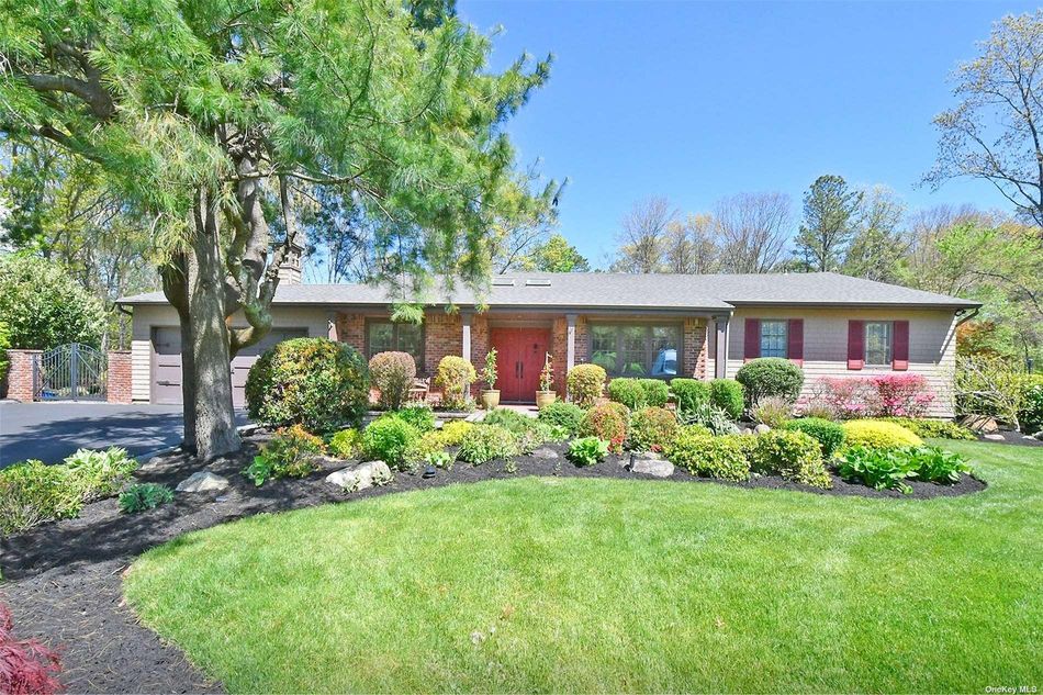 Image 1 of 30 for 5 Chasso Court in Long Island, Dix Hills, NY, 11746