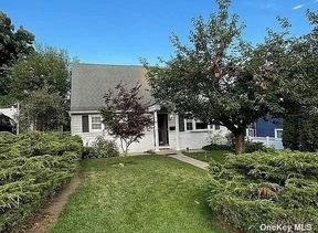 Image 1 of 26 for 8 Bryce Avenue in Long Island, Glen Cove, NY, 11542