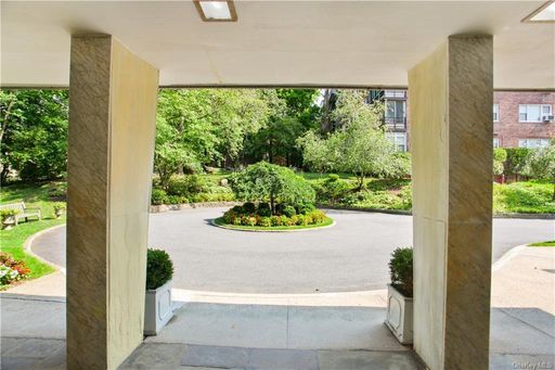 Image 1 of 18 for 3 Washington Square #4B in Westchester, Larchmont, NY, 10538