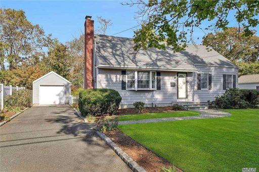 Image 1 of 15 for 414 8th Ave in Long Island, E. Northport, NY, 11731