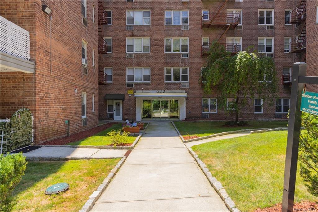 632 Palmer Road #3E in Westchester, Yonkers, NY 10701