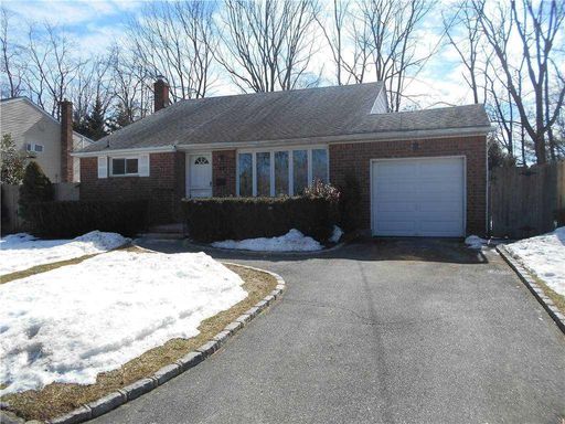 Image 1 of 22 for 46 Oakley Drive in Long Island, Huntington Sta, NY, 11746