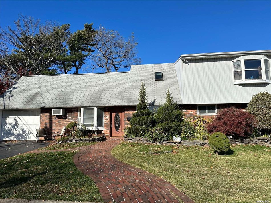 Image 1 of 35 for 1 Blueberry Lane in Long Island, Hicksville, NY, 11801