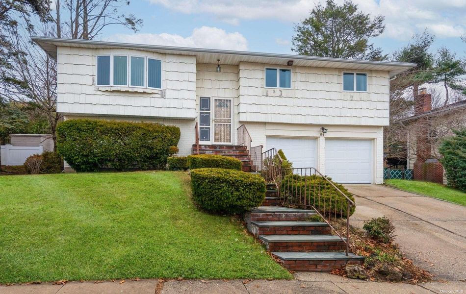 Image 1 of 25 for 61 Beaumont Drive in Long Island, Plainview, NY, 11803
