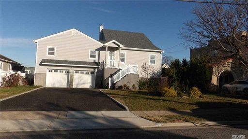 Image 1 of 23 for 15 Granada Place in Long Island, Massapequa, NY, 11758