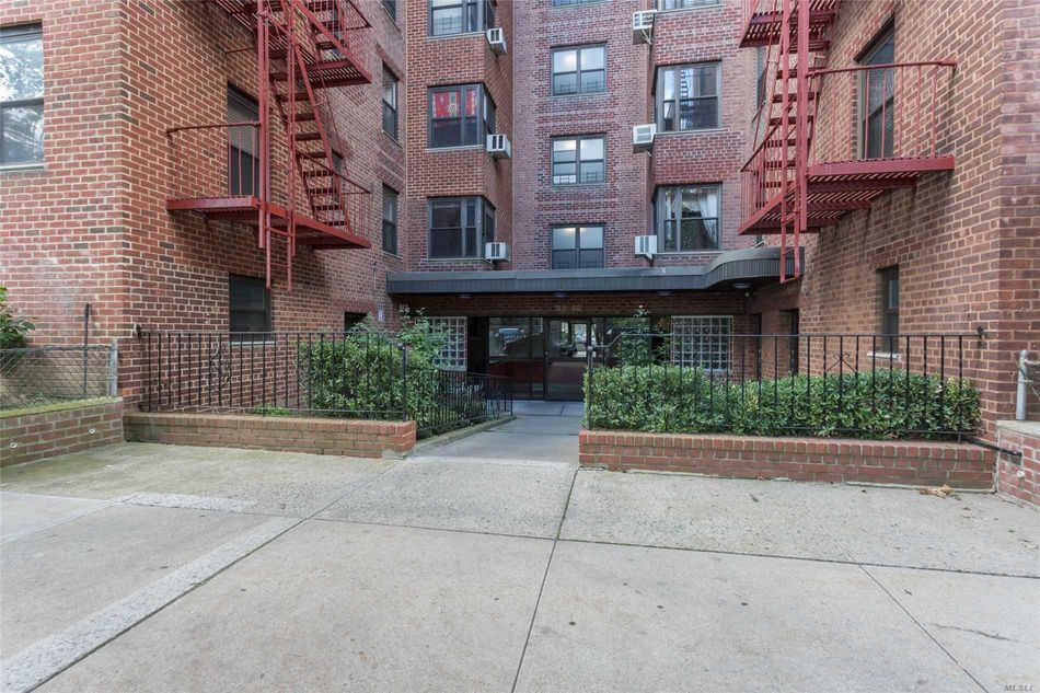 Image 1 of 14 for 32-42 89th Street #306 in Queens, E. Elmhurst, NY, 11369