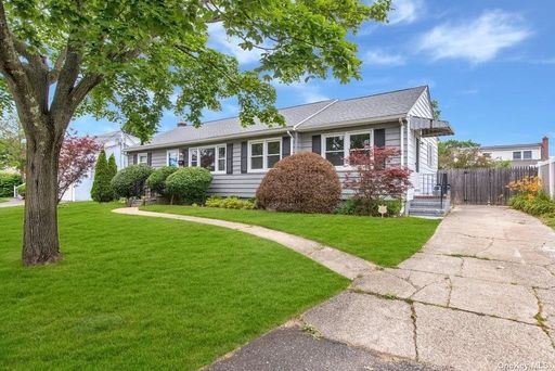 Image 1 of 17 for 165 Tremont Road in Long Island, Lindenhurst, NY, 11757