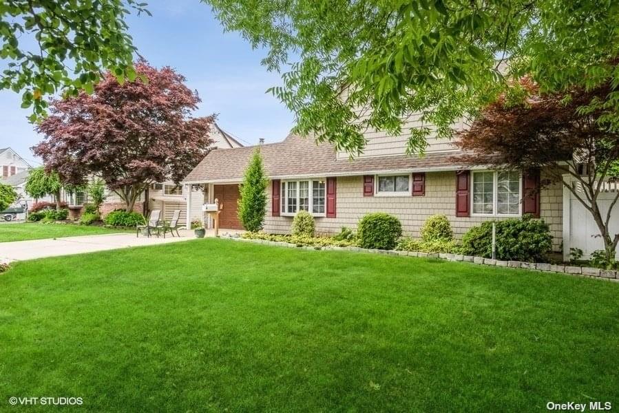 9 Star Lane in Long Island, Levittown, NY 11756