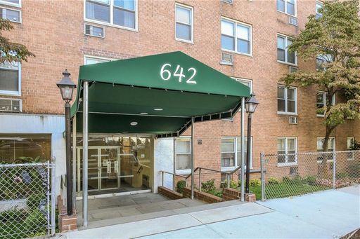 Image 1 of 15 for 642 Locust Street #2D in Westchester, Mount Vernon, NY, 10552
