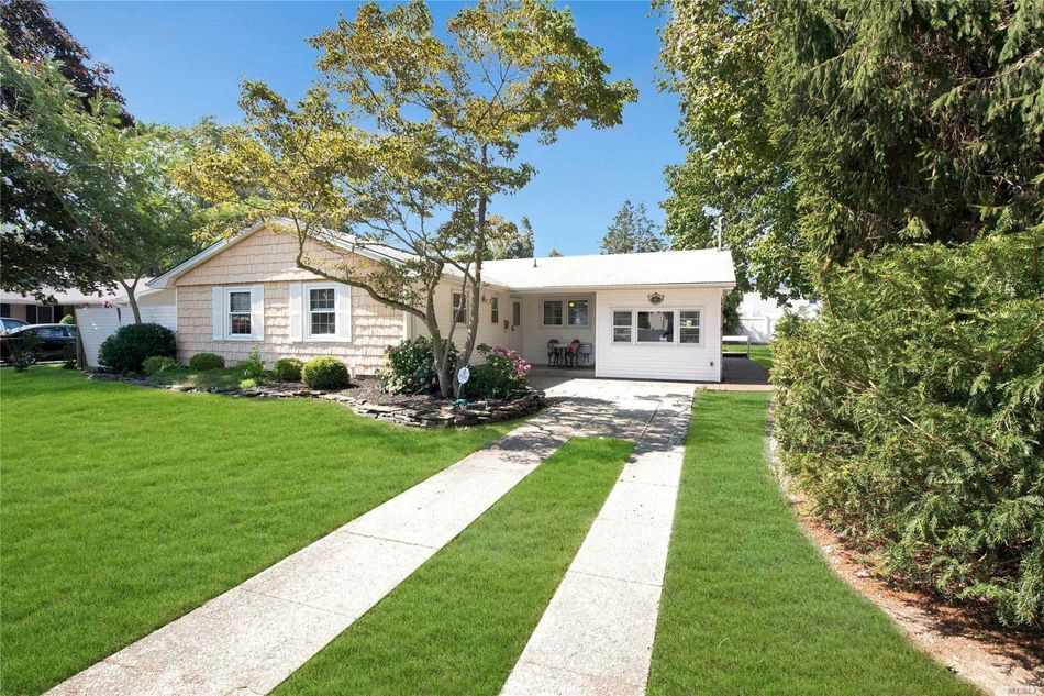 Image 1 of 26 for 124 Budenos Drive in Long Island, Sayville, NY, 11782