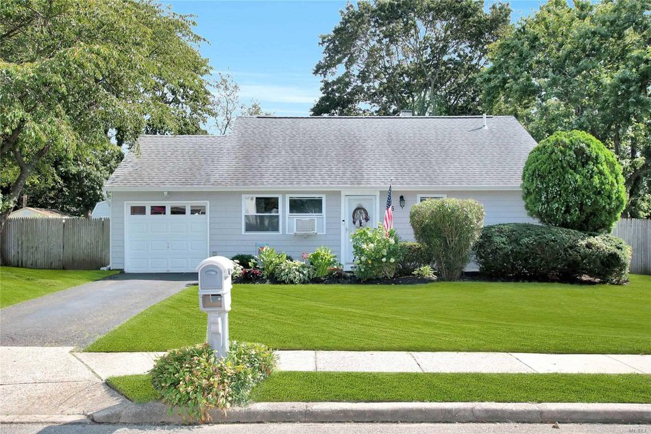 Image 1 of 17 for 26 Celeste Ave in Long Island, Holbrook, NY, 11741