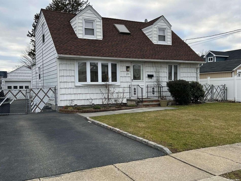 Image 1 of 9 for 106 Parkview Street in Long Island, Plainview, NY, 11803