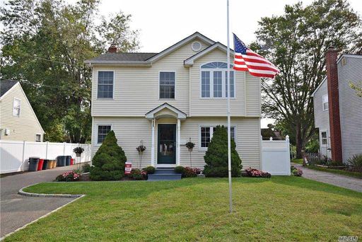 Image 1 of 32 for 1435 N Windsor Avenue in Long Island, Bay Shore, NY, 11706