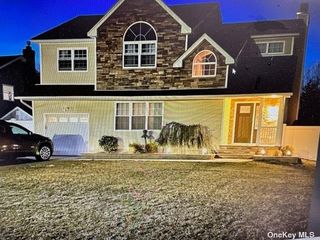 Image 1 of 34 for 32 Long House Way in Long Island, Commack, NY, 11725