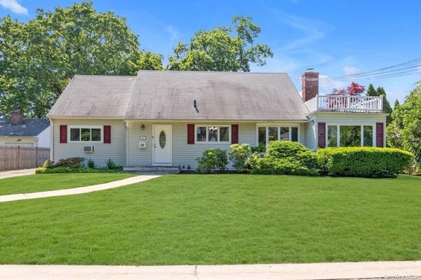 Image 1 of 22 for 8 Benjamin Place in Long Island, Locust Valley, NY, 11560