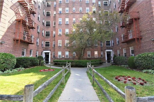 Image 1 of 13 for 754 Bronx River Road #B52 in Westchester, Yonkers, NY, 10708