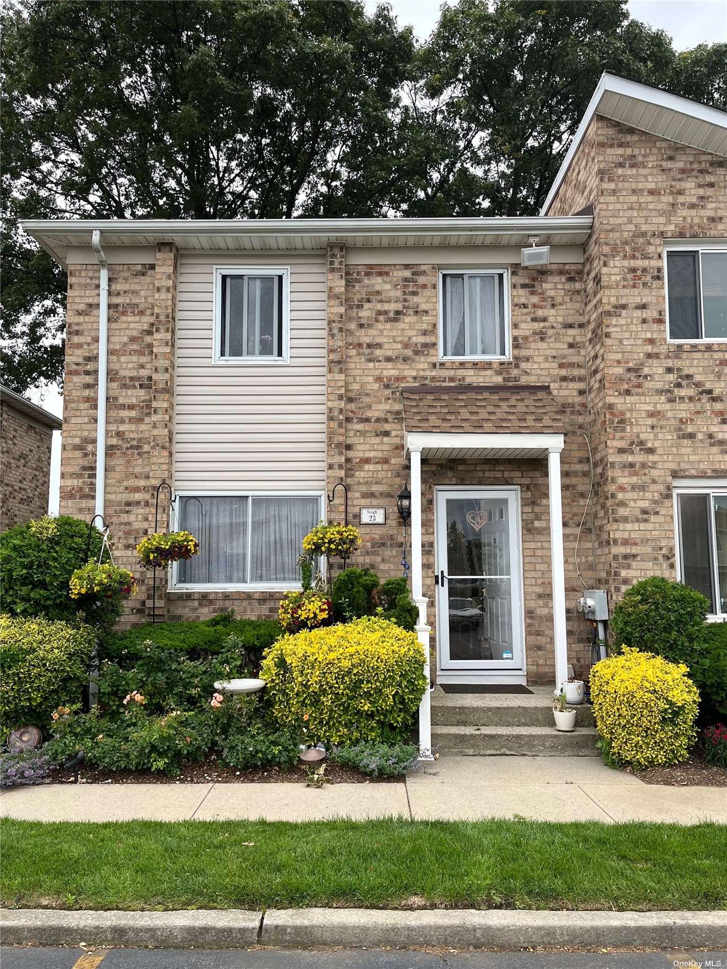 1595 N.Central Avenue #23 in Long Island, Valley Stream, NY 11580