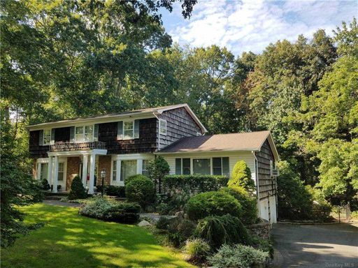 Image 1 of 32 for 3 Winwood Court in Long Island, Dix Hills, NY, 11746