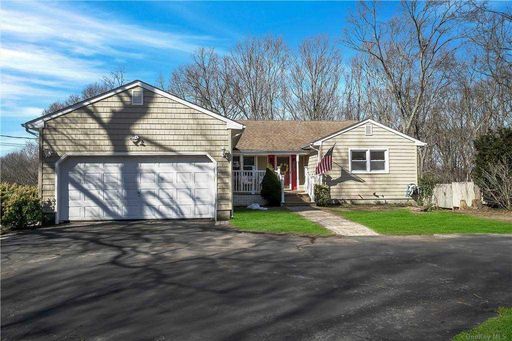 Image 1 of 32 for 336 Lincoln Boulevard in Long Island, Hauppauge, NY, 11788