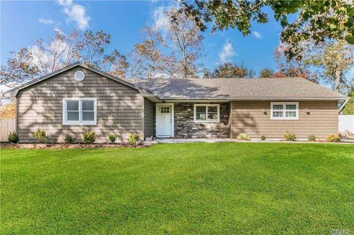Image 1 of 13 for 17 Alister Circle in Long Island, E. Northport, NY, 11731