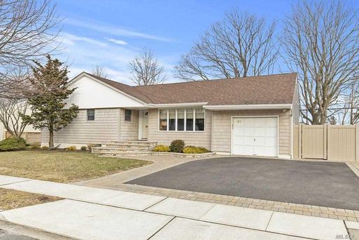 Image 1 of 27 for 31 Jean Pl in Long Island, Syosset, NY, 11791