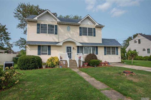 Image 1 of 24 for 380 Arcadia Dr in Long Island, West Islip, NY, 11795