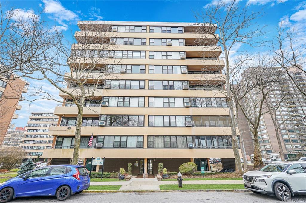 166-40 Powells Cove Boulevard #8A in Queens, Beechhurst, NY 11357