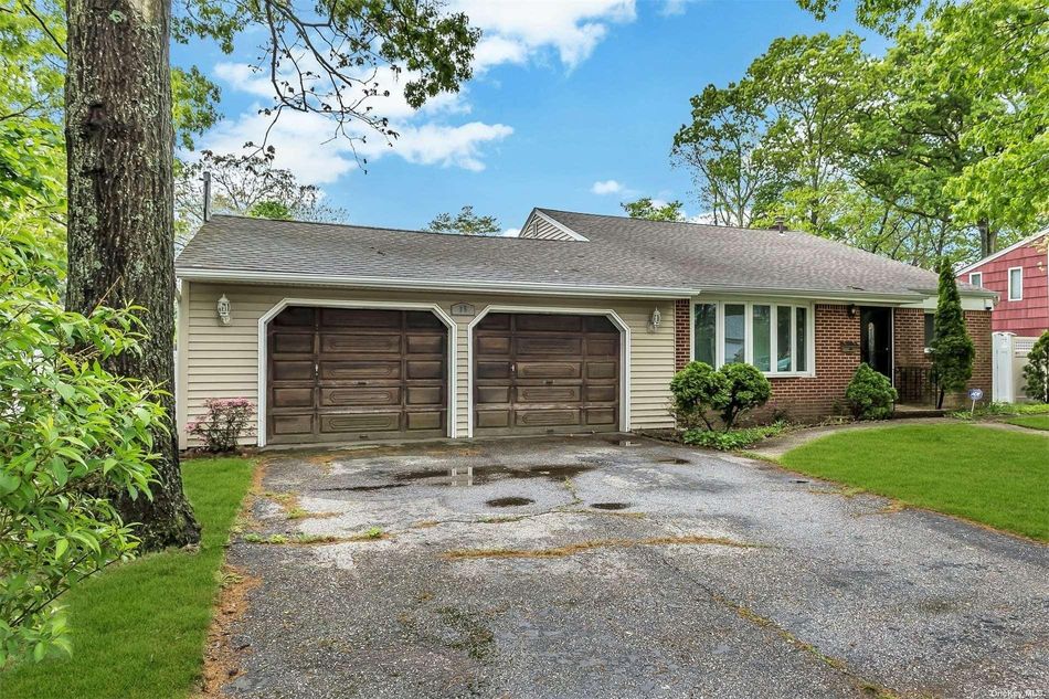 Image 1 of 25 for 15 Hickory Street in Long Island, Farmingdale, NY, 11735