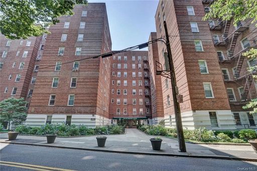 Image 1 of 22 for 245 Parkview Avenue #5C in Westchester, Bronxville, NY, 10708