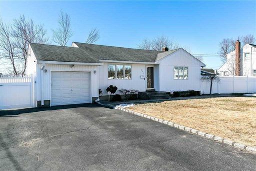 Image 1 of 23 for 231 44th Street in Long Island, Lindenhurst, NY, 11757