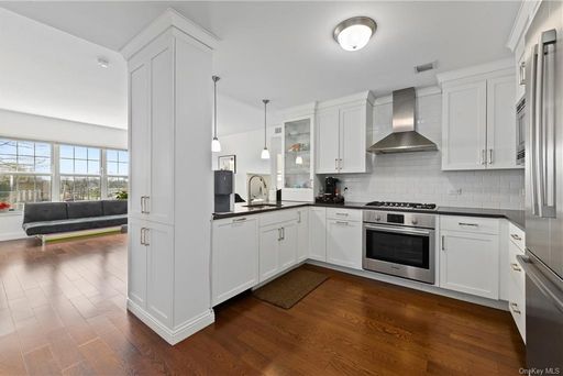 Image 1 of 21 for 10 Byron Place #505 in Westchester, Larchmont, NY, 10538
