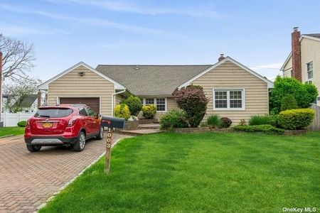 Image 1 of 21 for 1003 Huckleberry Road in Long Island, N. Bellmore, NY, 11710