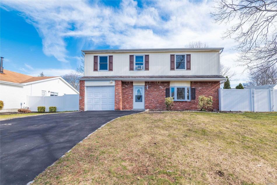 Image 1 of 20 for 22 Maison Drive in Long Island, Holbrook, NY, 11741