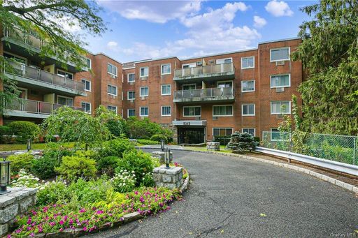 Image 1 of 7 for 372 Central Park Avenue #1V in Westchester, Scarsdale, NY, 10583