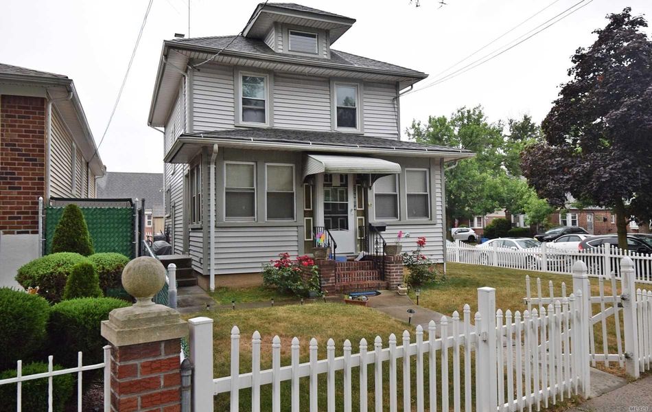 Image 1 of 18 for 256-04 E Williston Ave in Queens, Floral Park, NY, 11001