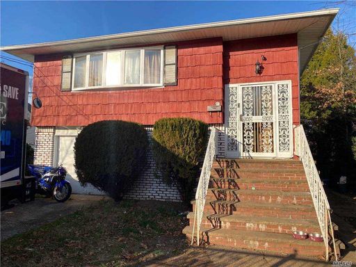 Image 1 of 8 for 555 Northern Pkwy in Long Island, Uniondale, NY, 11553