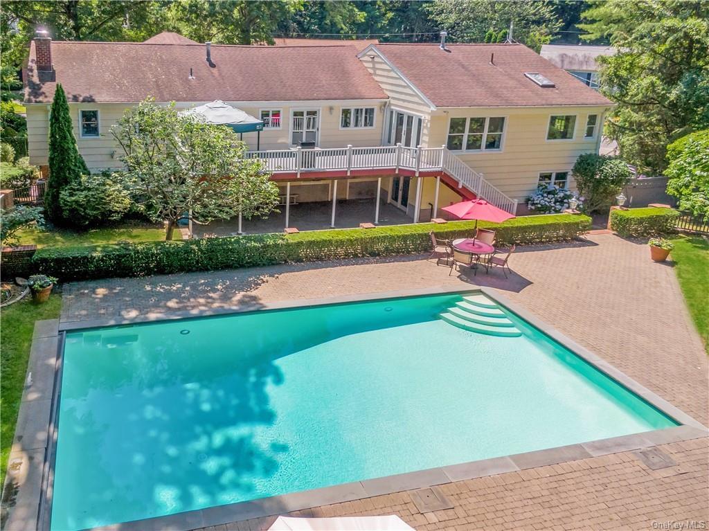 15 Edgemont Circle in Westchester, Greenburgh, NY 10583