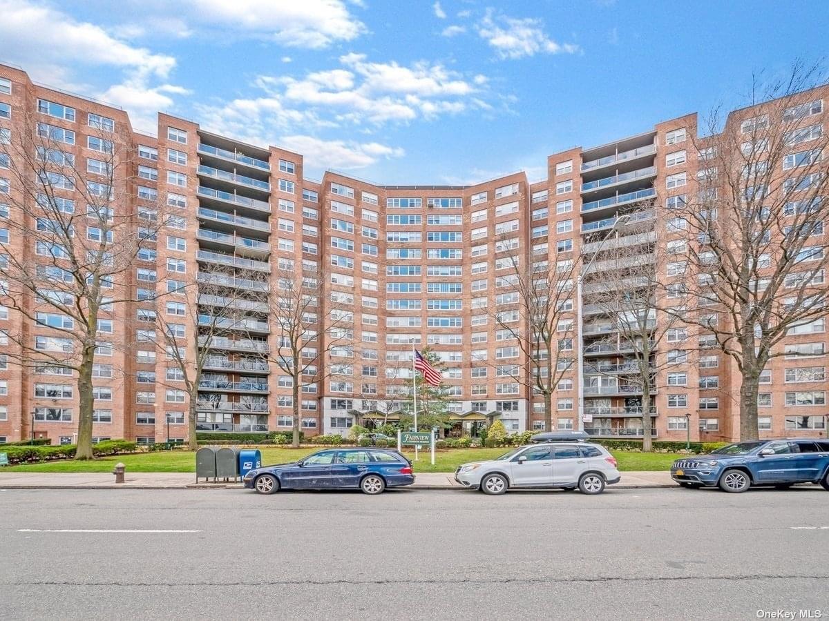 61-20 Grand Central Parkway #A1404 in Queens, Forest Hills, NY 11375