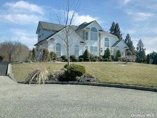 Image 1 of 2 for 7 Azalea Ct in Long Island, Miller Place, NY, 11764