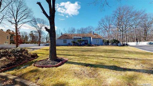 Image 1 of 33 for 3 Heatherwood Ct in Long Island, Dix Hills, NY, 11746
