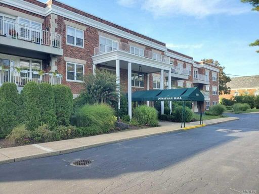 Image 1 of 11 for 1534 Broadway #109 in Long Island, Hewlett, NY, 11557