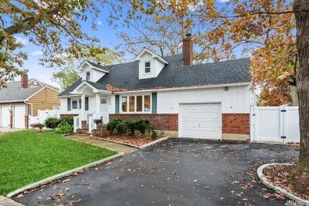 Image 1 of 25 for 734 Oakfield Avenue in Long Island, N. Bellmore, NY, 11710