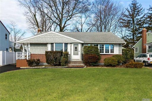 Image 1 of 16 for 185 Dartmouth Drive in Long Island, Hicksville, NY, 11801