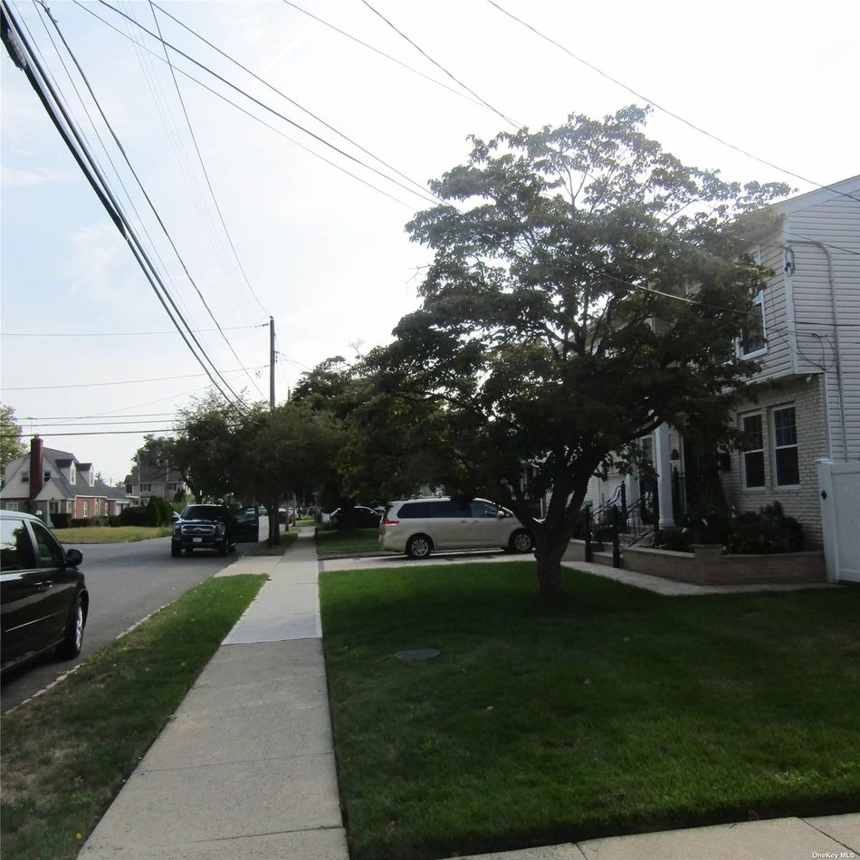Image 1 of 24 for 6 Bedford Avenue in Long Island, New Hyde Park, NY, 11040