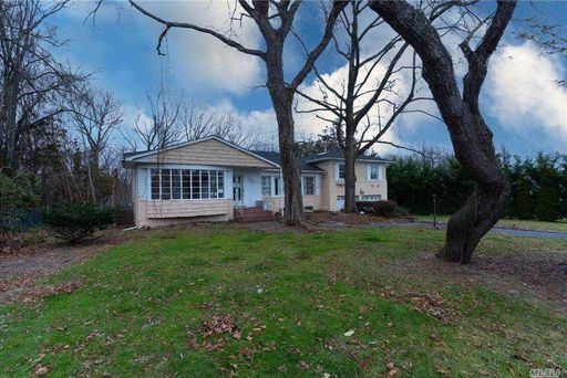 Image 1 of 4 for 135 Woodhill Ln in Long Island, Manhasset, NY, 11030