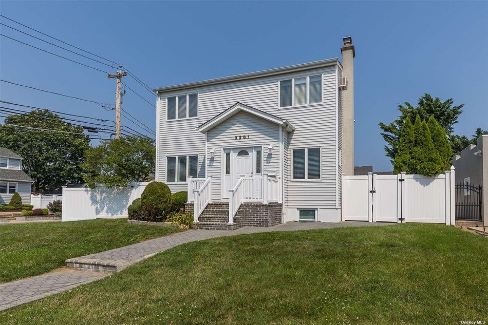 Image 1 of 36 for 3281 4th Street in Long Island, Oceanside, NY, 11572