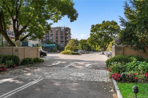 Image 1 of 33 for 35 N Chatsworth Avenue #1L in Westchester, Larchmont, NY, 10538