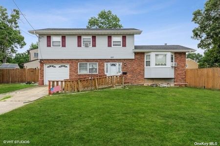 Image 1 of 22 for 327 W 5th Street Street in Long Island, Deer Park, NY, 11729