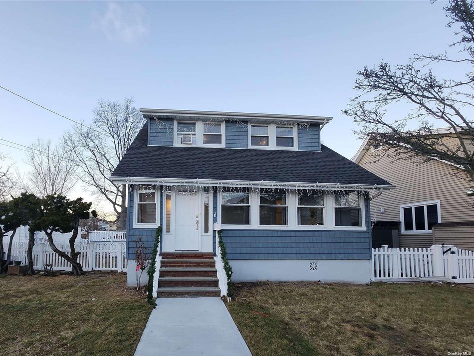 Image 1 of 26 for 1111 Hayes Pl in Long Island, Baldwin Harbor, NY, 11510